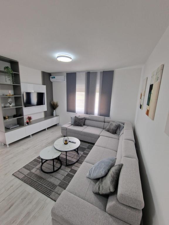 LUX Apartman Zivinice - Housity