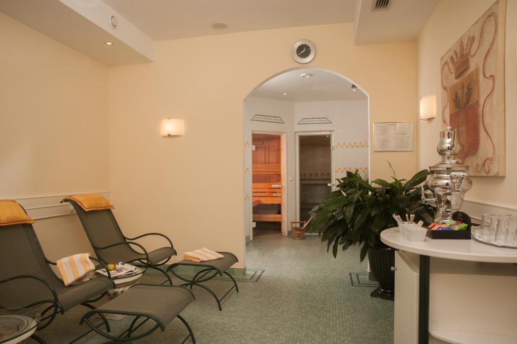 Posezení v ubytování Hotel Kaiserhof Wien