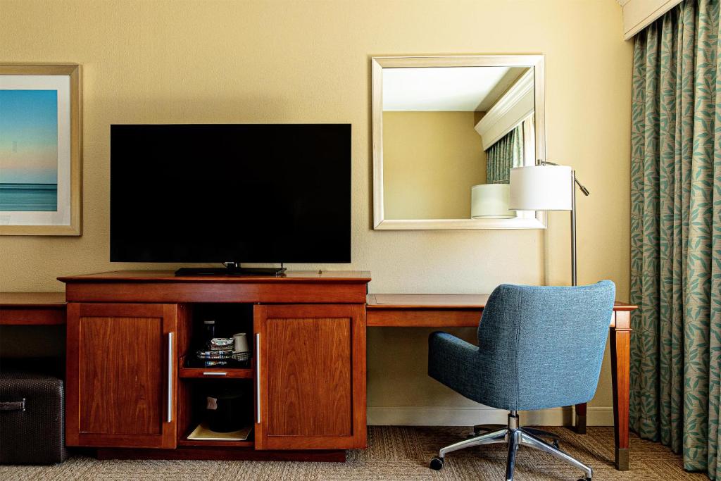 Hampton Inn Charleston-Daniel Island photo
