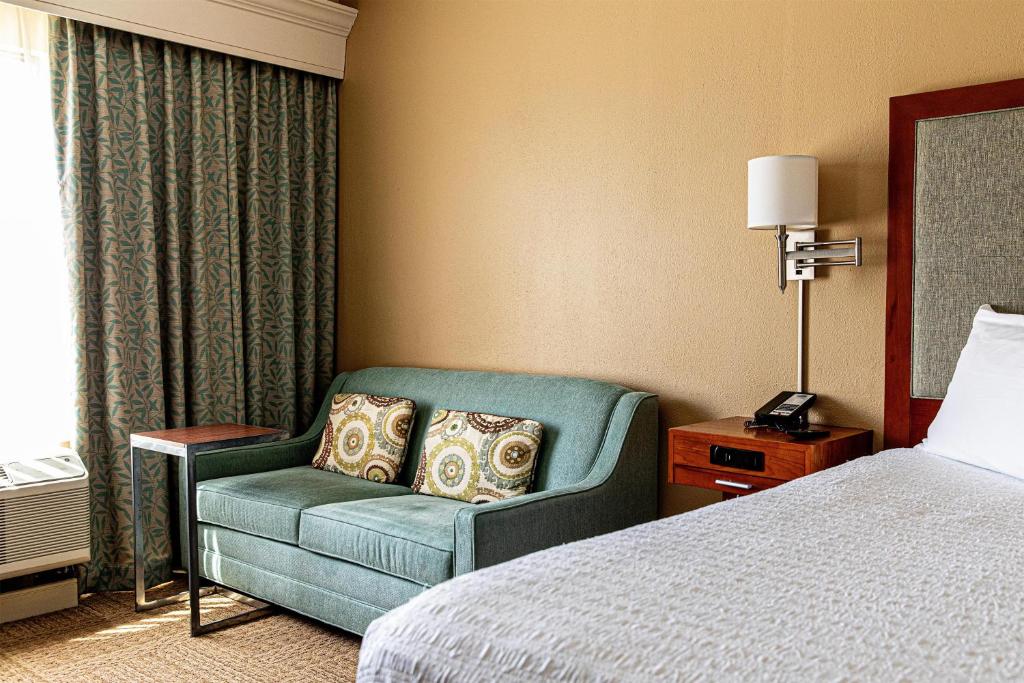 Hampton Inn Charleston-Daniel Island photo