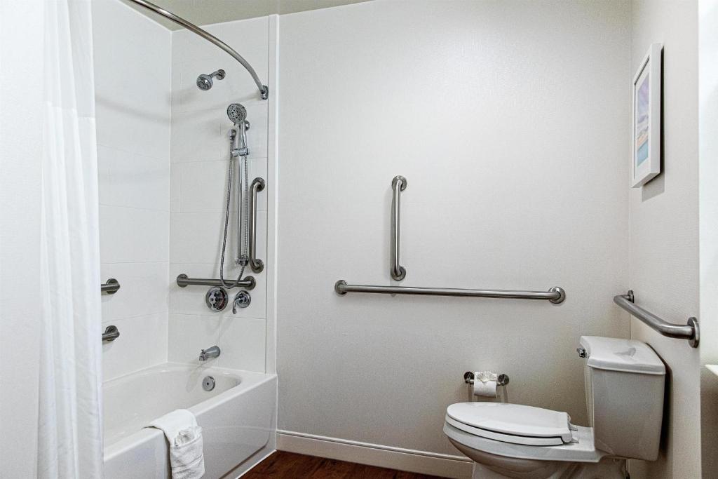 Hampton Inn Charleston-Daniel Island photo