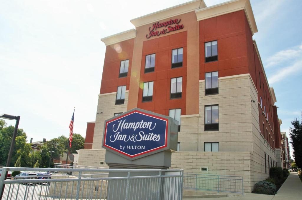 Hampton Inn & Suites Cincinnati / Uptown - University Area photo