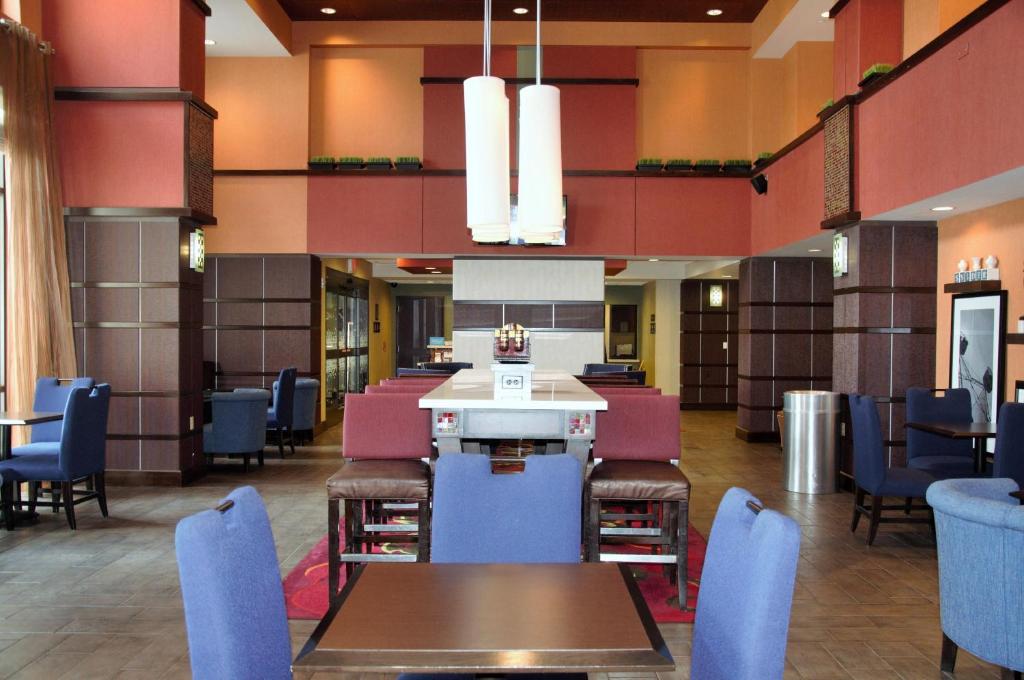 Hampton Inn & Suites Cincinnati / Uptown - University Area photo