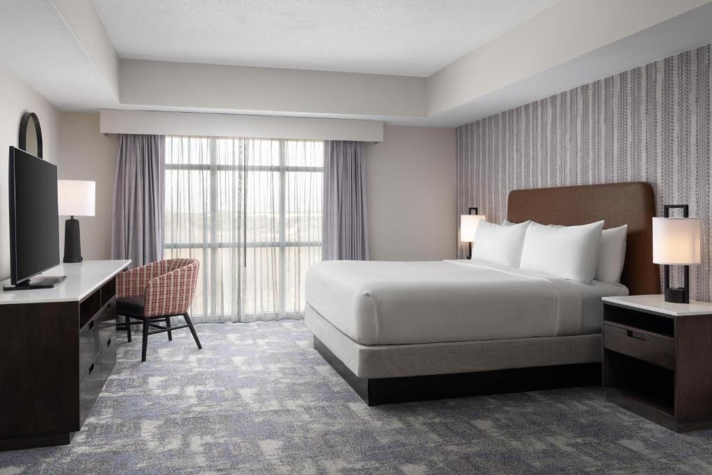 Embassy Suites by Hilton Charlotte Concord Golf Resort & Spa photo