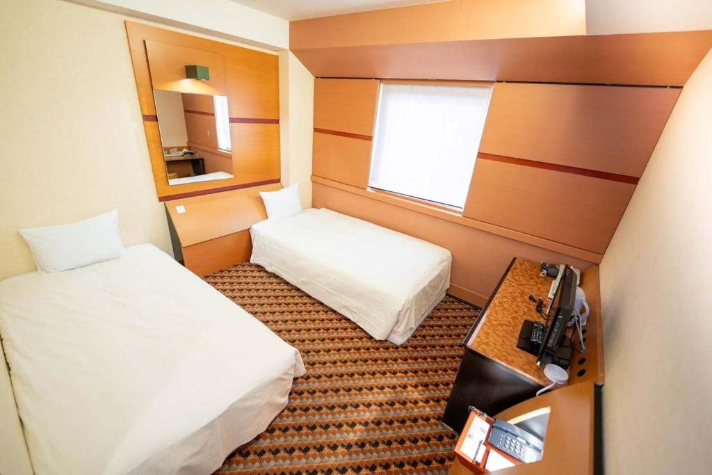 a small room with two beds and a window at Hashima - Hotel - Vacation STAY 50945v in Hashima