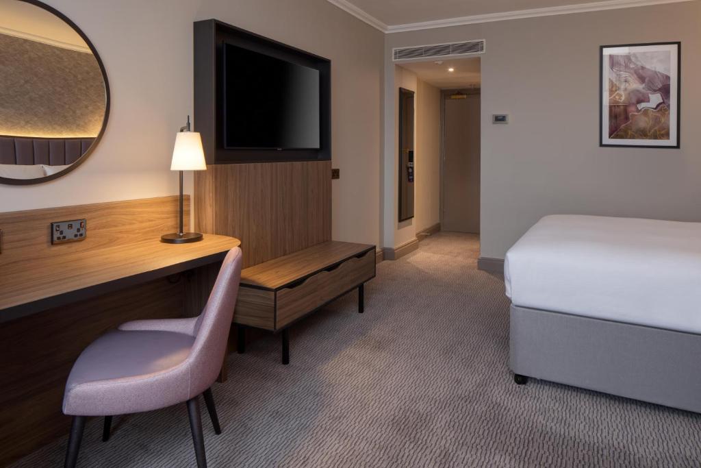 DoubleTree by Hilton Dartford Bridge photo