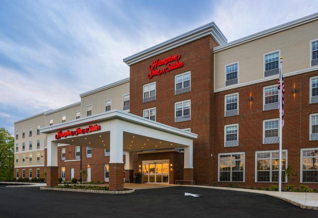 a rendering of the front of a hotel at Hampton Inn & Suites Bridgewater, NJ in Bridgewater