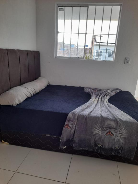 a bedroom with a bed and a window at Angelsuites in Maceió