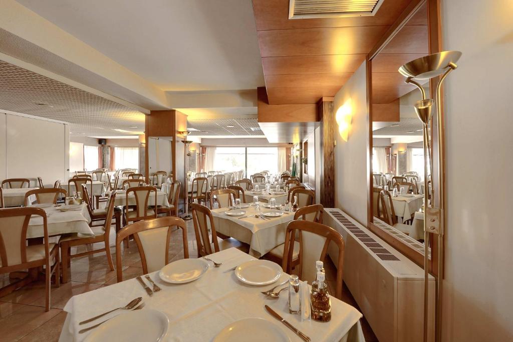 Restaurace v ubytování Esperia Hotel