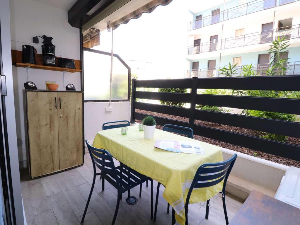 Studio terrasse climatisé proche plage