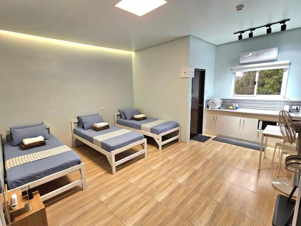 Amado's Transient Inn - Free Wide Parking Space - Chambre Triple Deluxe