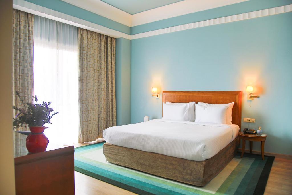 Warwick Palm Beach Hotel - 