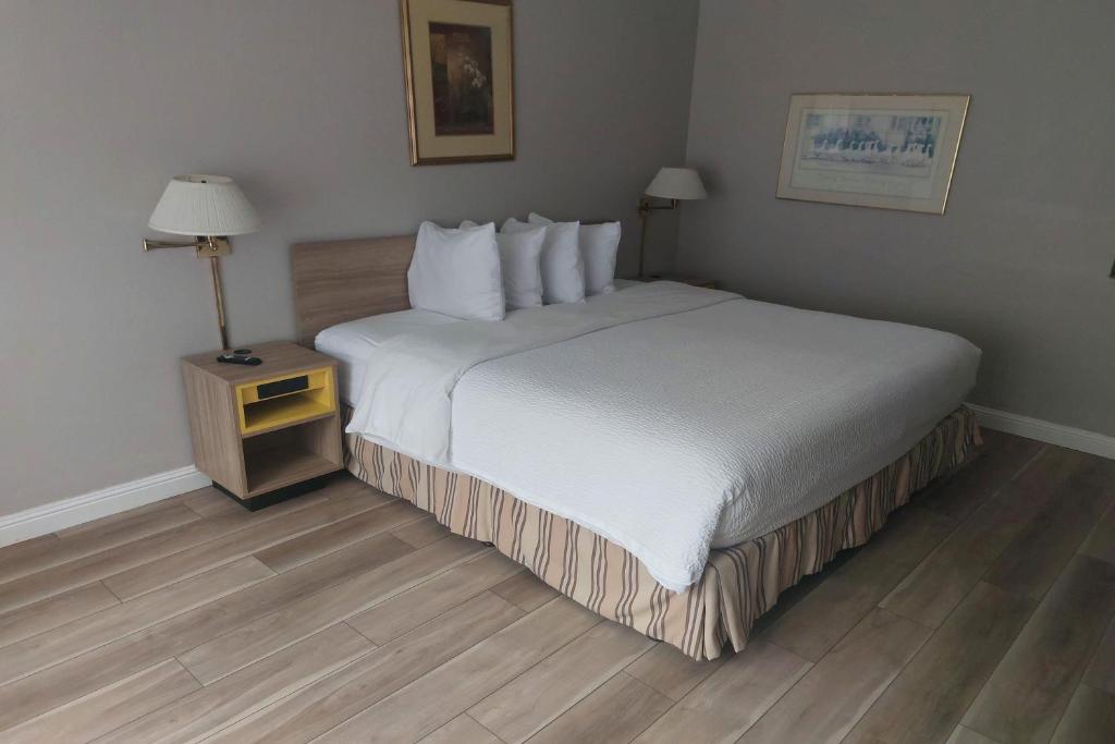 Days Inn & Suites by Wyndham Mountain View photo