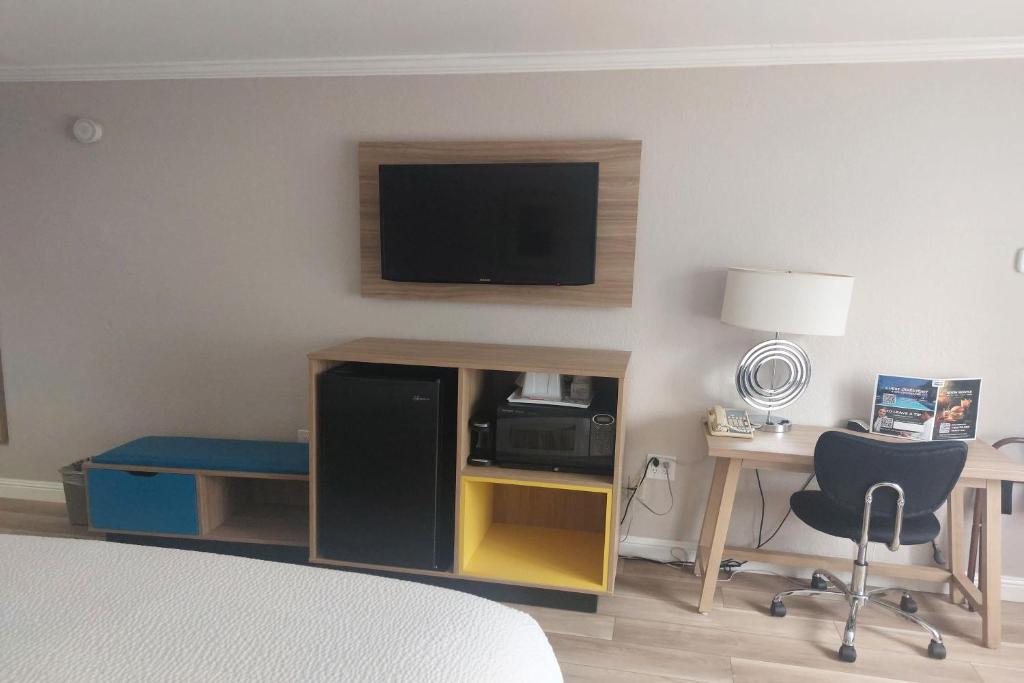 Days Inn & Suites by Wyndham Mountain View - キングルーム 禁煙