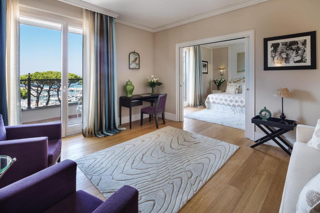 Кровать или кровати в номере Cala del Porto Punta Ala - Preferred Hotels