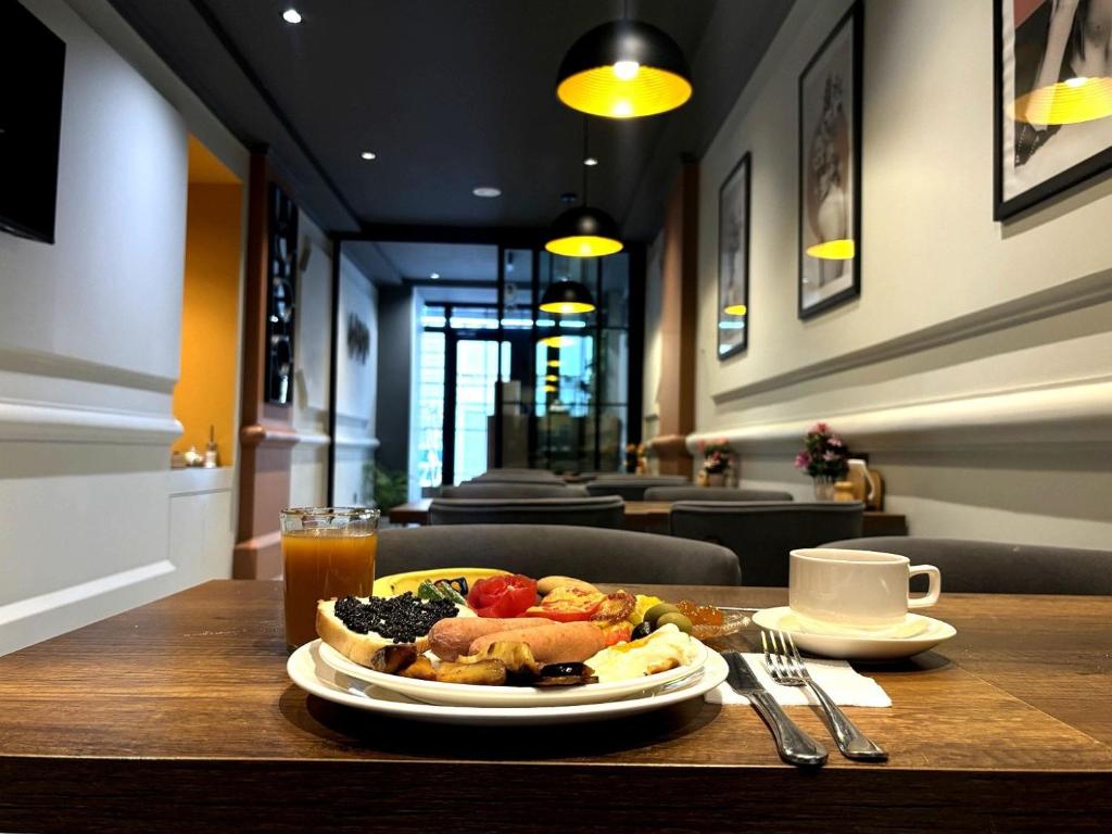 لابی و فضای عمومی The Rooms Baku - تصویر ۵