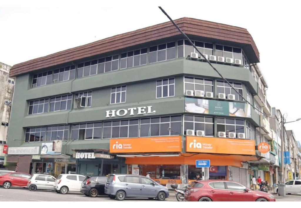 a hotel with cars parked in front of it at Room V Jalan Jenang by SECOMS in Batu Pahat
