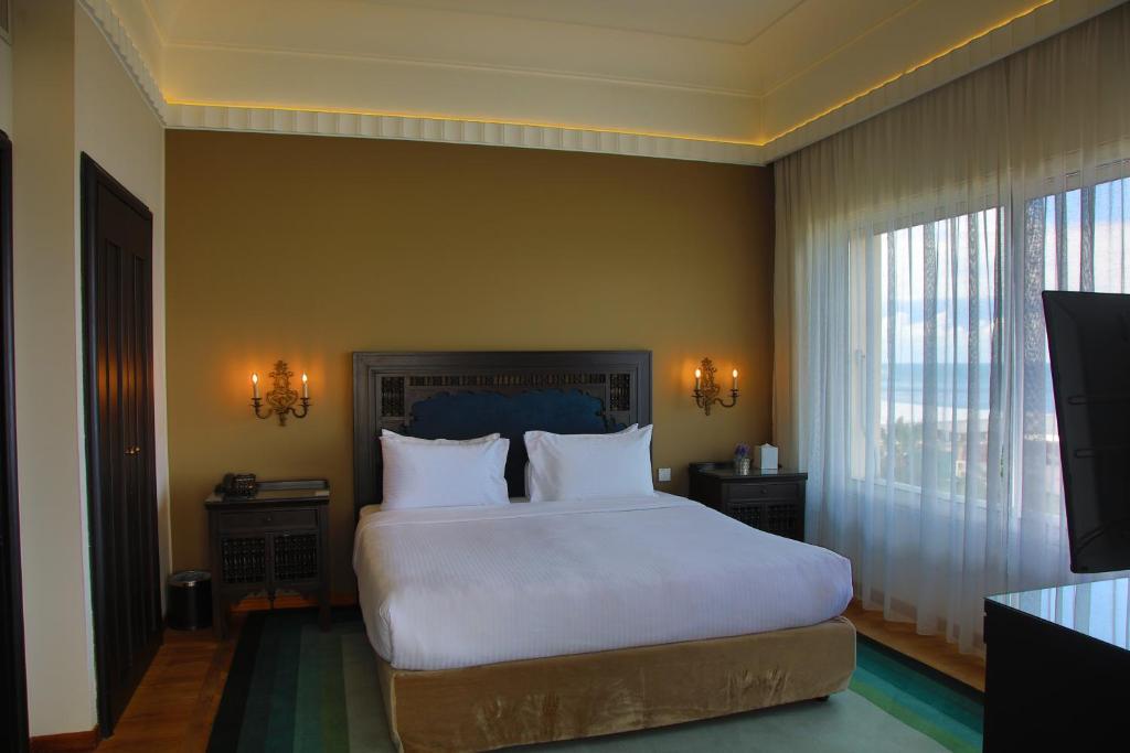 Warwick Palm Beach Hotel - 