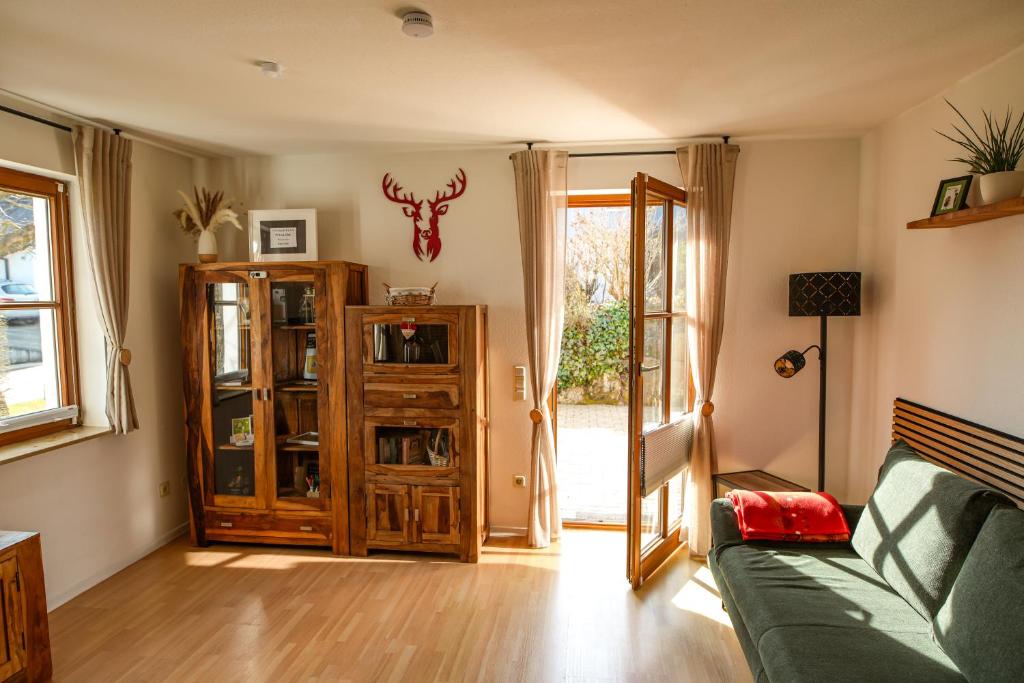 a living room with a couch and a book shelf at Ferienwohnung Schwarzalb in Untere Mühlbauern