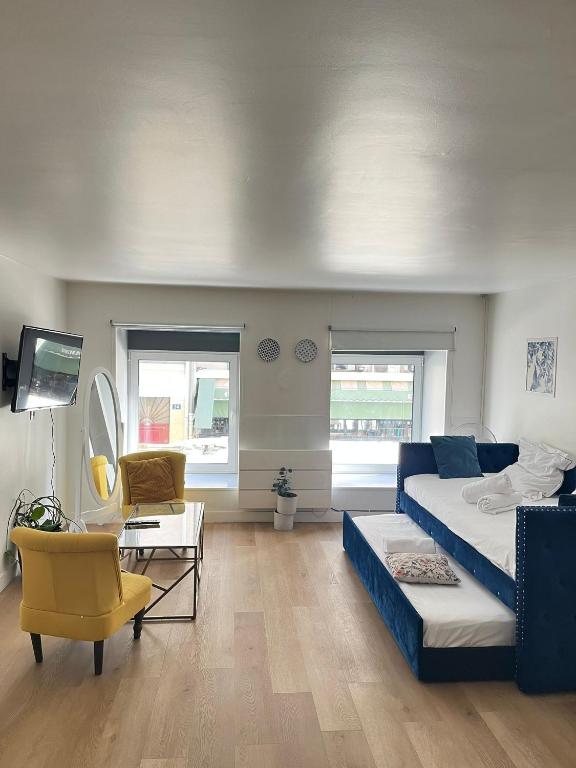 Contemporary & Cozy Studio by Canal Saint-Martin