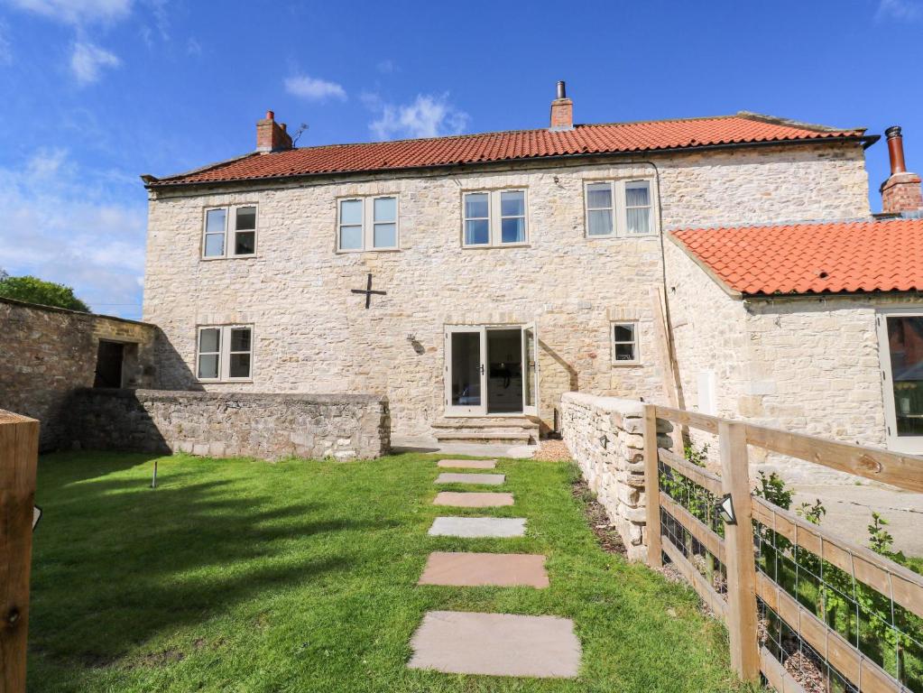 a stone house with a pathway leading to it at Stewards House in Tadcaster