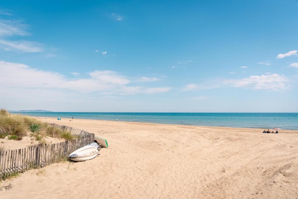 Villa Blue Beach - terrasse - parking - plage - Village Naturiste