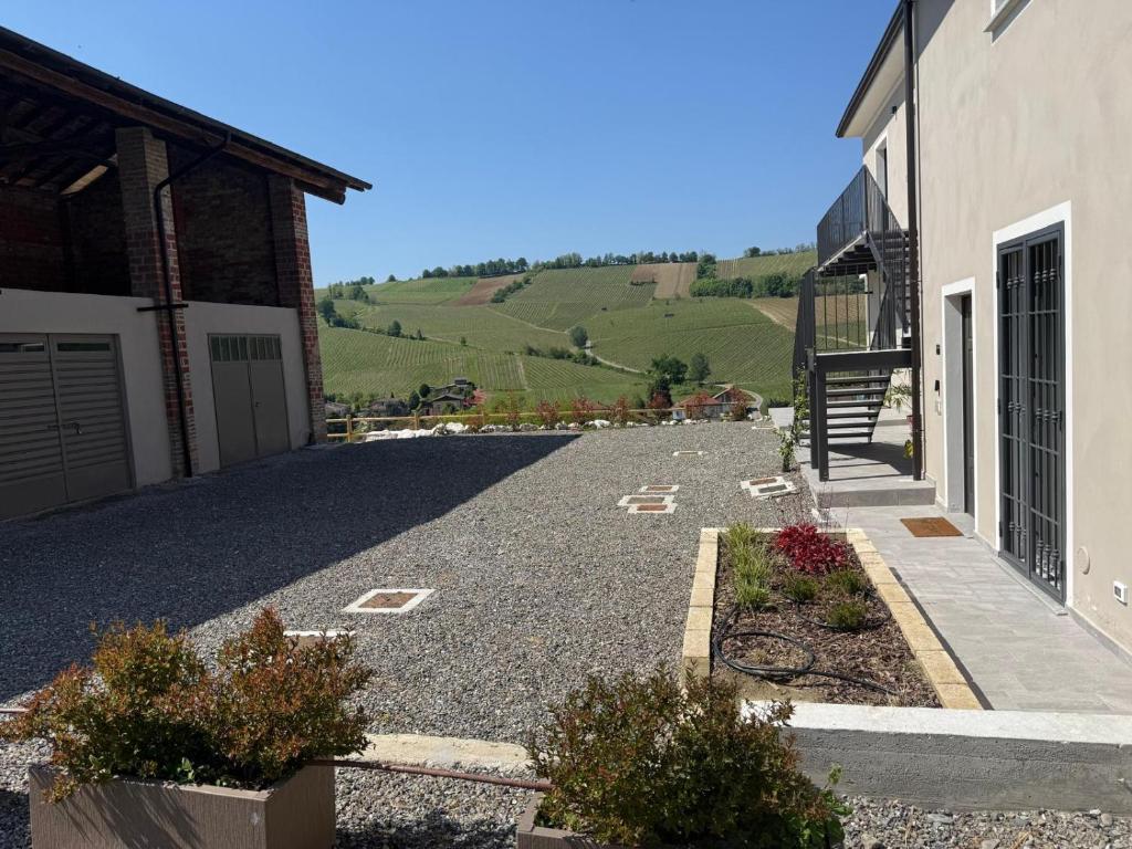 a driveway in front of a house with a hill at NessunConfine Casa Laura in Santa Giuletta