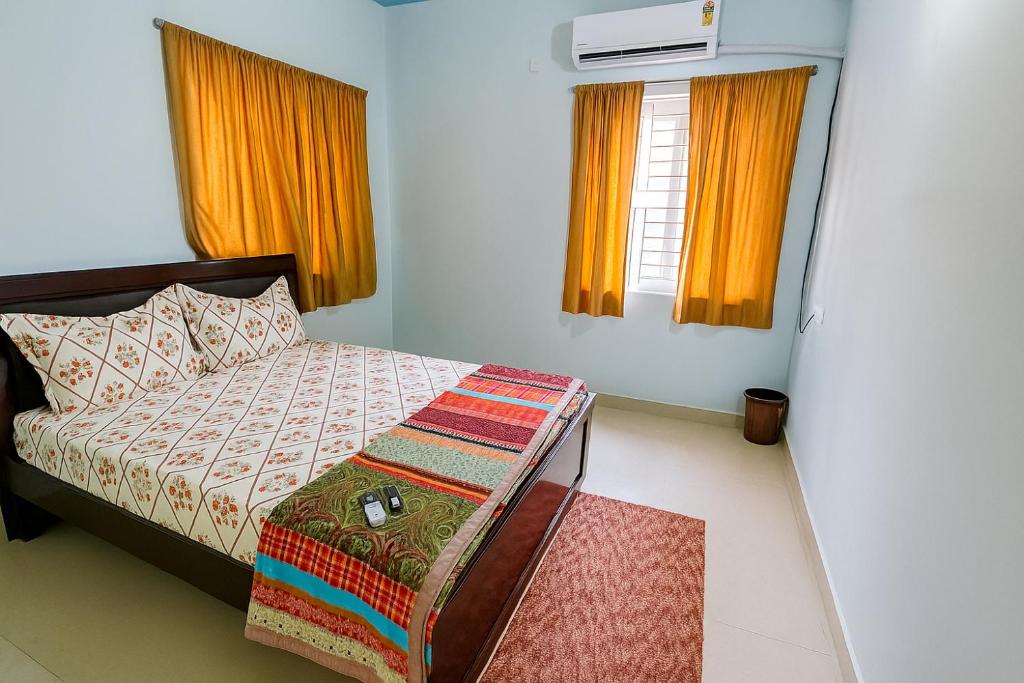 Yashwithaa Homestay Tirupati - New Hill View Apartments with Balcony, AC, WiFi, TV photo