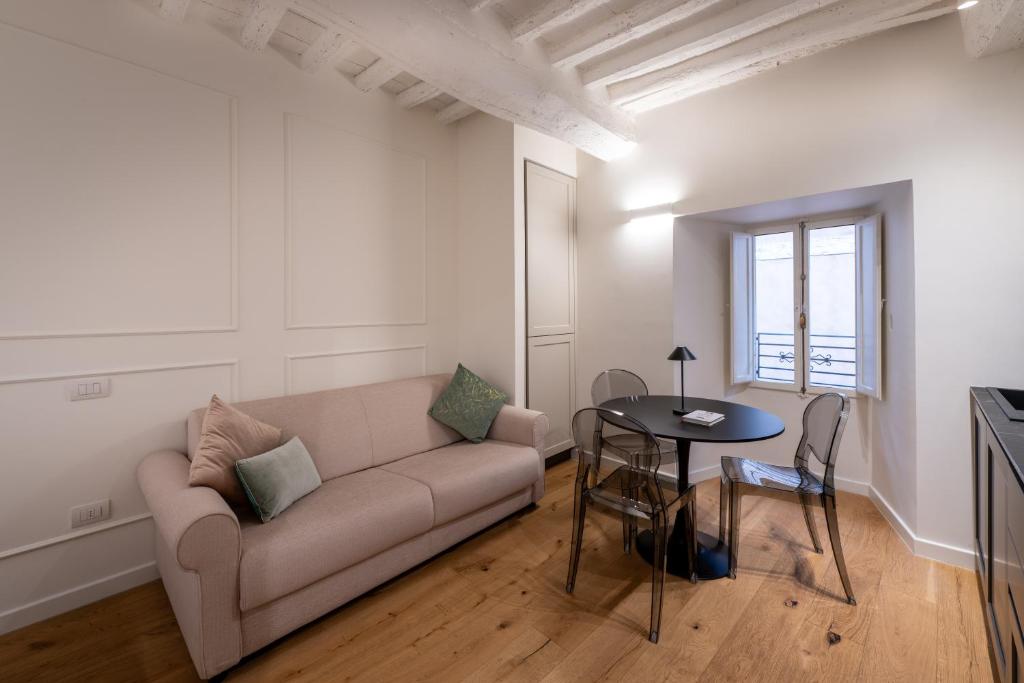 a living room with a couch and a table at GL Suite Via Baglioni in Perugia
