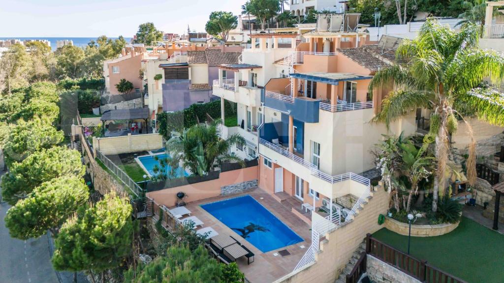 Premium villa with private pool, garden and BBQ REMS