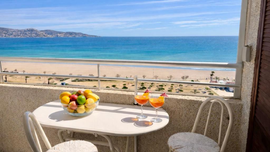 Sea view apartment in Empuriabrava near the beach on the Costa Brava