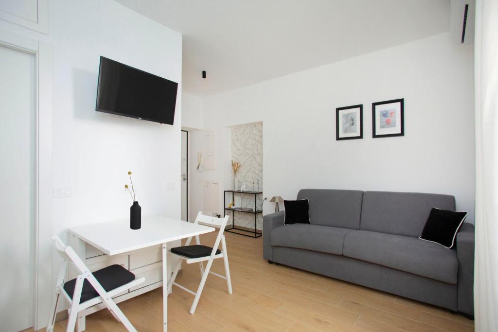 Navigli Studio 6 - Two Steps from Porta Genova by InnStay