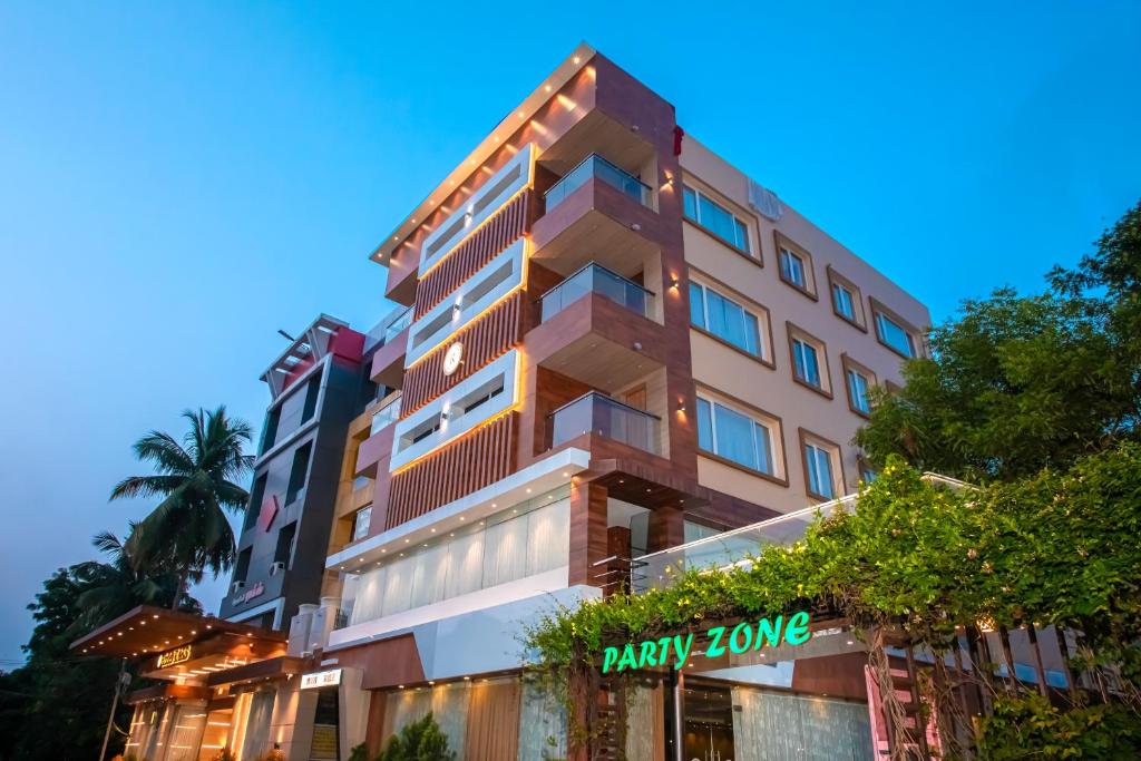 a building with a play zone sign in front of it at Hotel RAKS in Thanjāvūr
