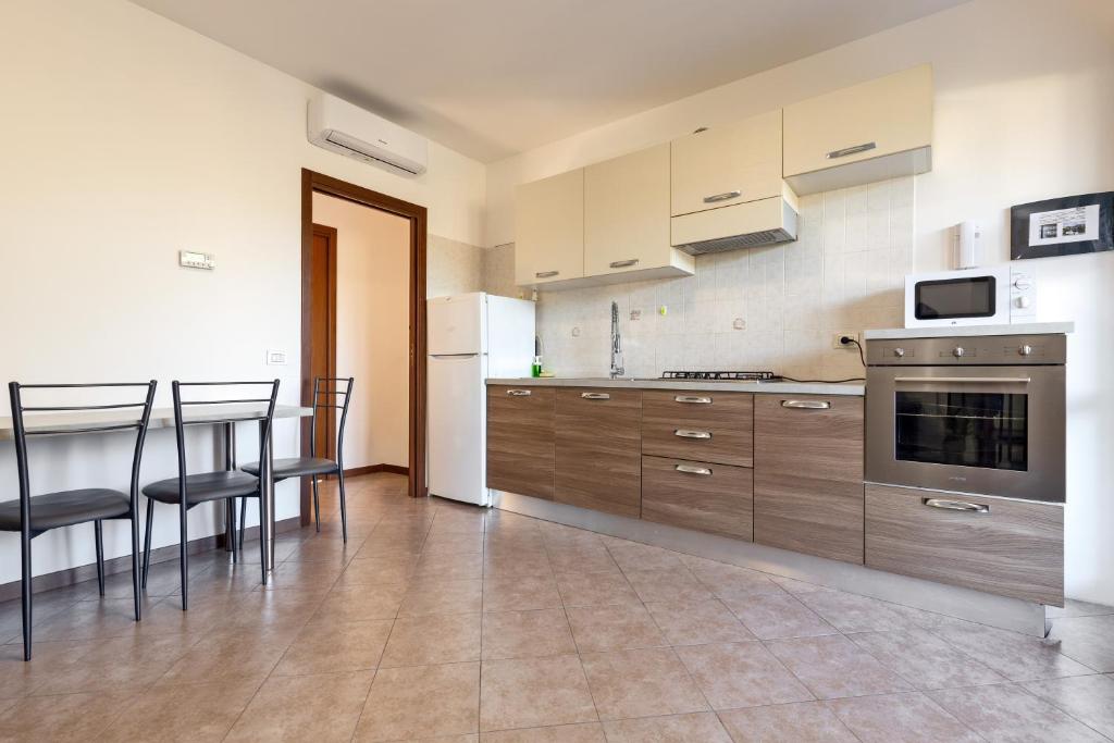 Le Terrazze del Garda - Immobili e Soluzioni Rent - Apartamento De Un Dormitorio Con Vistas Al Jardín