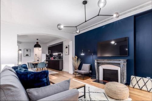 Lovely Apartment in Paris - Champs Elysées