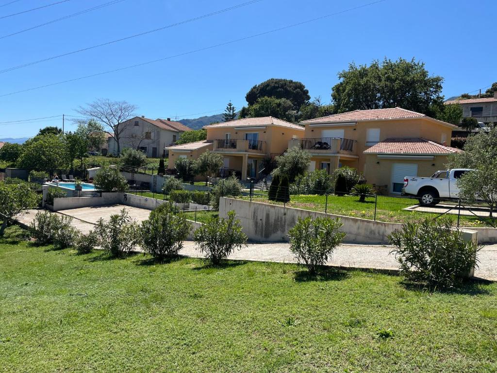 a house in a subdivision with a yard at Résidence Pasturella in Bastia