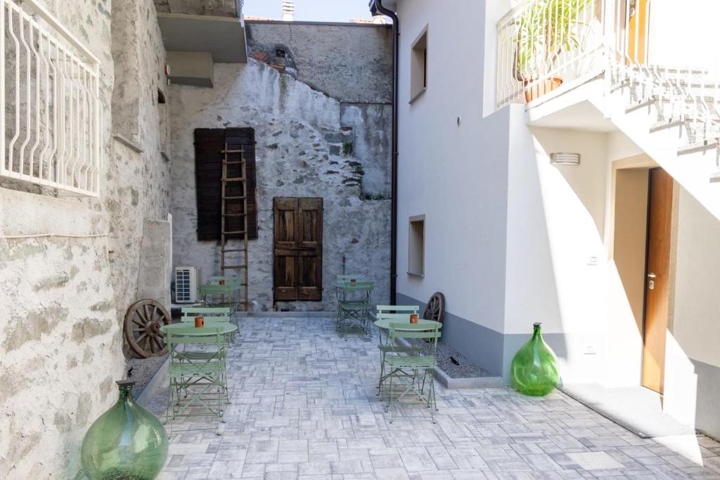 a courtyard with tables and chairs in a building at LA CASA Di Nonno Angelo in Capo di Ponte