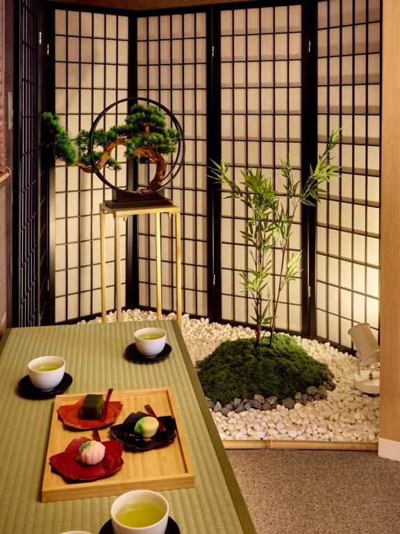 5 minutes by train to Namba Direct access to Namba, Umeda, Tennoji, KIX, and Nara Japanese-style experience 8-minute walk to the station 3 minutes to a large hot spring