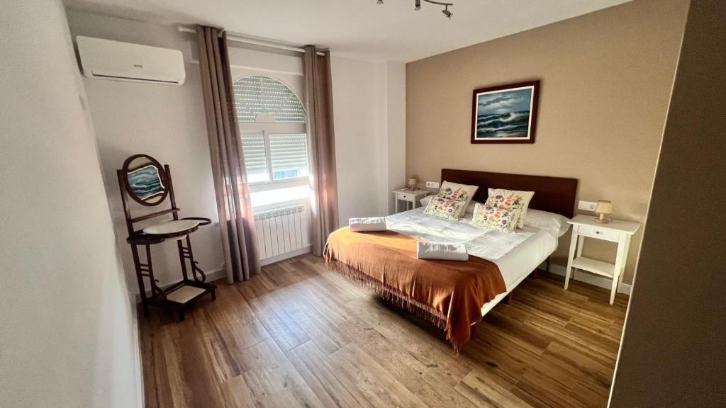 a small bedroom with a bed and a window at Apartamento La Celestina in La Puebla de Montalbán
