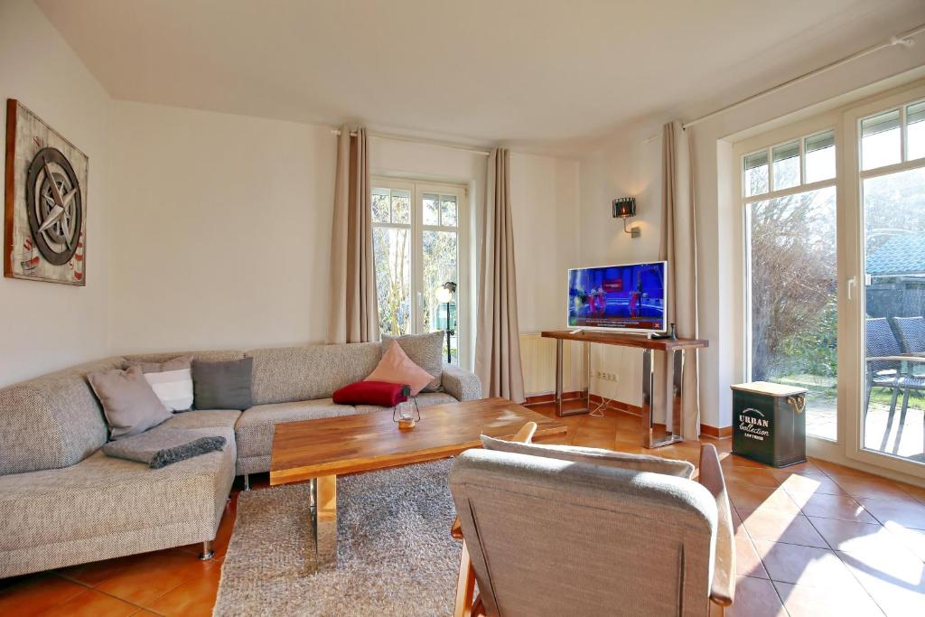 a living room with a couch and a table at Villa Seepferdchen Wohnung 01 in Kühlungsborn