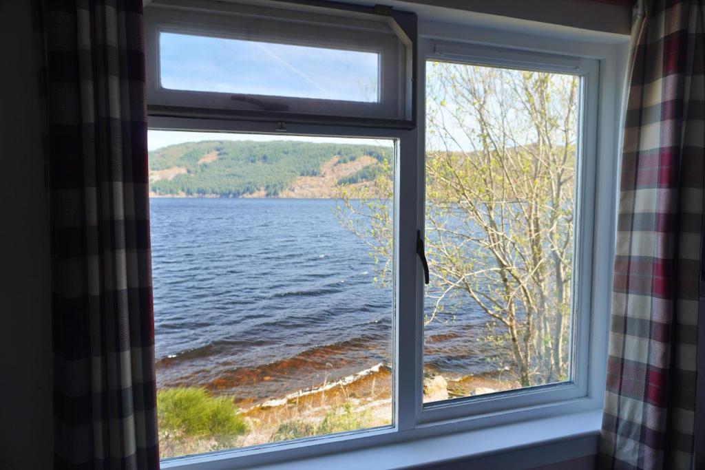Loch Ness Lochside Hostel - Over 16s Only - Bed In 6-Bed Mixed Dormitory Room
