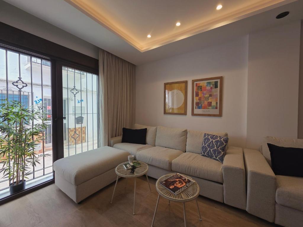 a living room with a couch and a table at New! Marbella Apartamento junto a la Playa y Casco Histórico - 2 Habitaciones Dobles - 80 m2 in Marbella