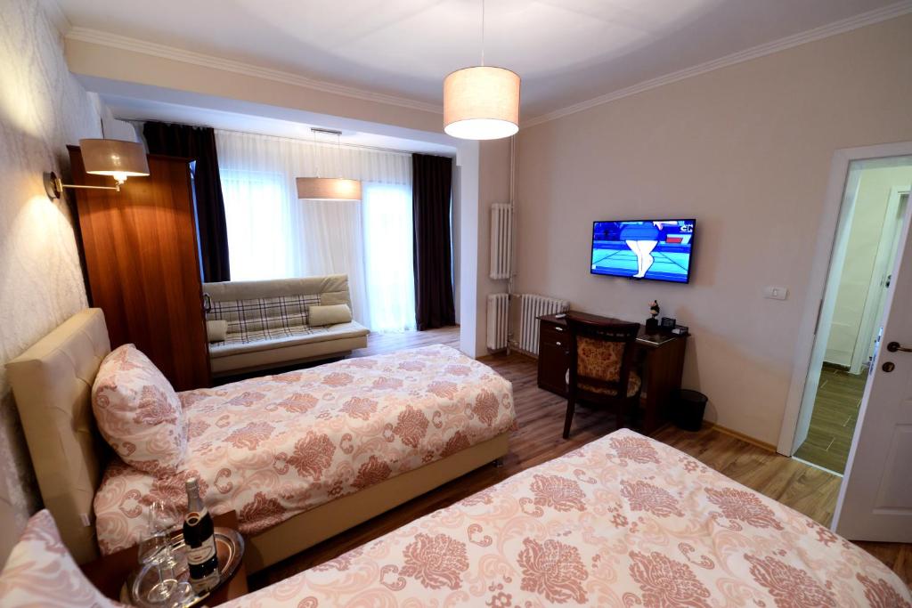 Calla Bella Rooms & Snack Bar - Family Room