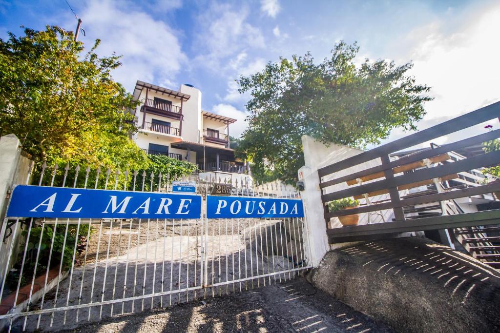 a gate with a sign that reads all marie pousosa at Pousada Al Mare in Bombinhas