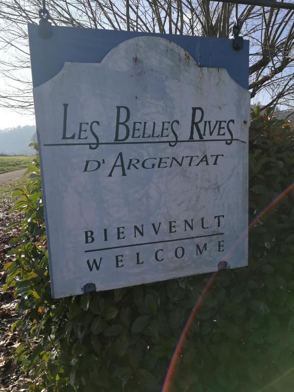 a sign that reads las belles rips darrant banquet welcome at Studio in Argentat