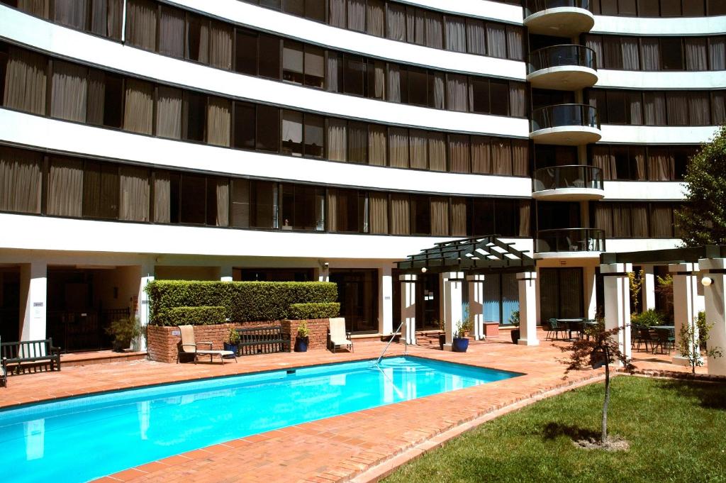 BreakFree Capital Tower Apartments - Resim 2
