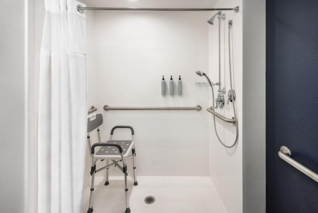 Holiday Inn & Suites Across From Universal Orlando, an IHG Hotel - 