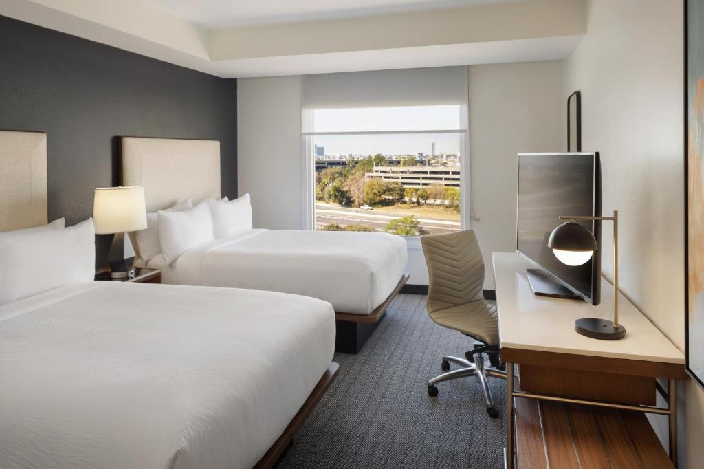 Holiday Inn & Suites Across From Universal Orlando, an IHG Hotel - 