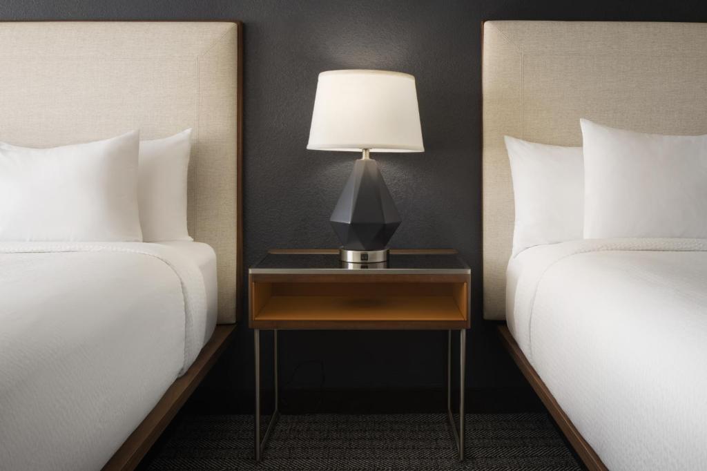 Holiday Inn & Suites Across From Universal Orlando, an IHG Hotel - 