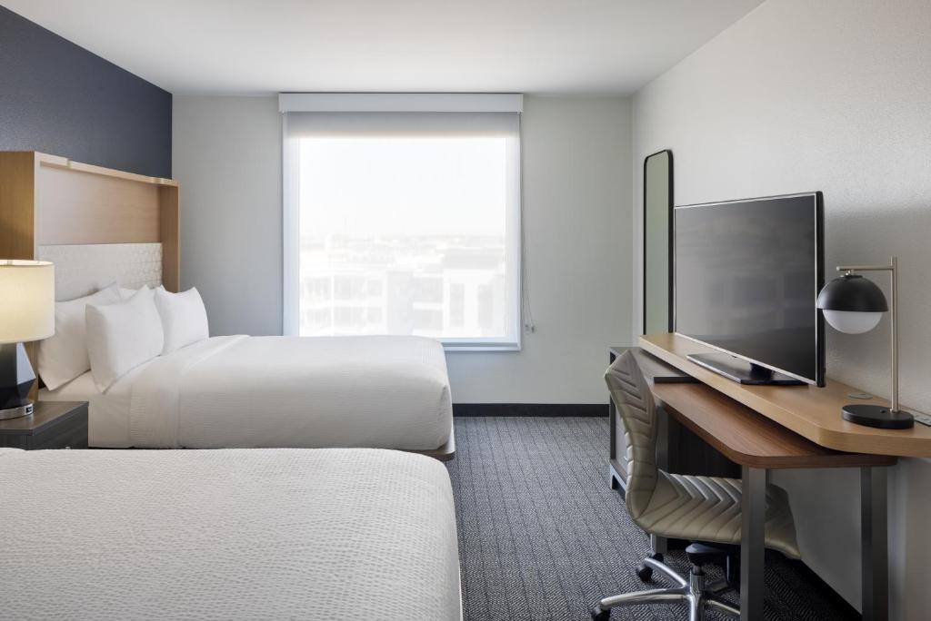 Holiday Inn & Suites Across From Universal Orlando, an IHG Hotel - 